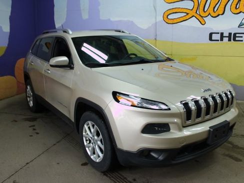 Used 2014 Jeep Cherokee Altitude w/ Cold Weather Group image 4