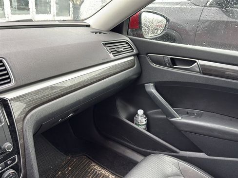 Used 2018 Volkswagen Passat 2.0T SE w/ SE Lighting Package image 20