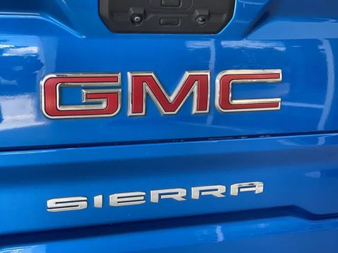 Used 2022 GMC Sierra 1500 Elevation w/ X31 Off-Road Package AWD/4WD image 11