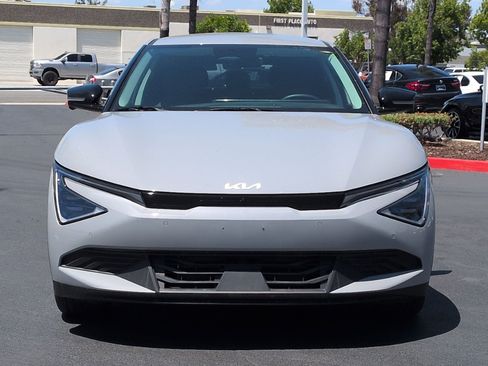 Used 2025 Kia EV6 Light w/ Light LR Technology Package RWD image 3