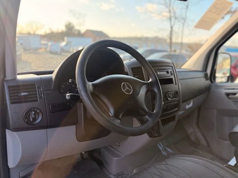 Used 2013 Mercedes-Benz Sprinter 2500 image 9