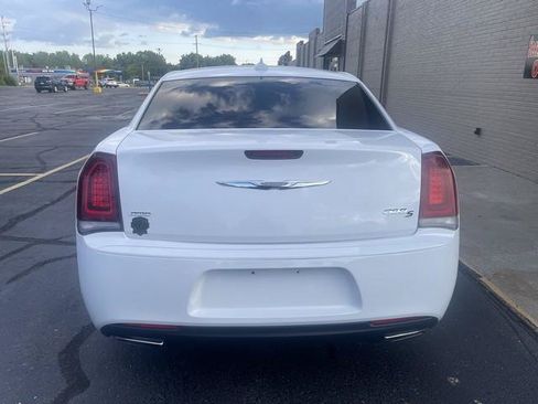 Used 2018 Chrysler 300 S AWD/4WD image 7