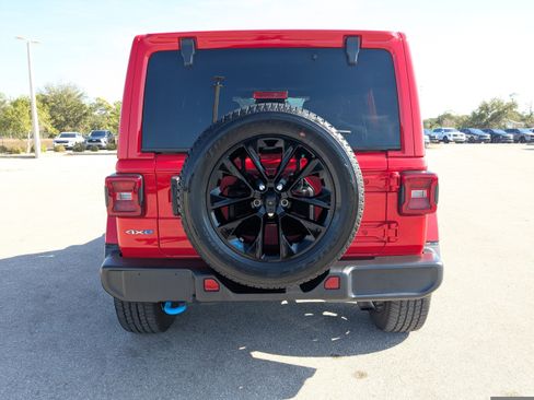 Used 2022 Jeep Wrangler Unlimited Sahara image 6