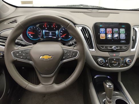 Used 2018 Chevrolet Malibu LT w/ Leather Package FWD image 22