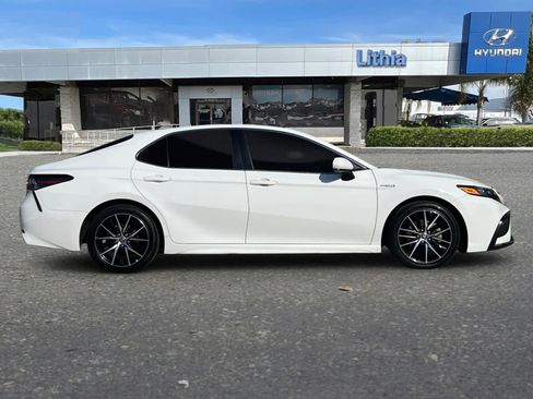 Used 2021 Toyota Camry SE image 9