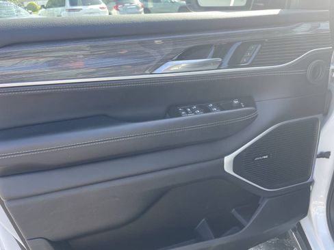 Used 2022 Jeep Wagoneer Series III AWD/4WD image 17