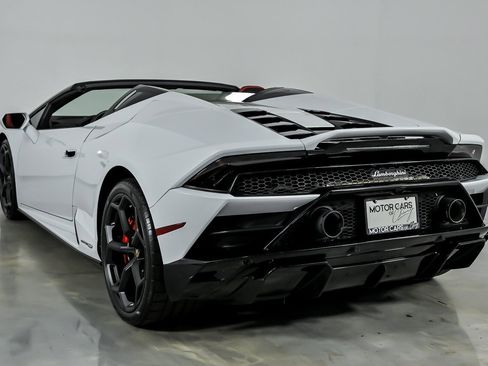 Used 2023 Lamborghini Huracan EVO RWD image 9