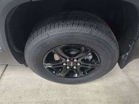 Certified 2023 GMC Acadia AT4 w/ Technology Package AWD/4WD image 9