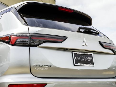 Used 2025 Mitsubishi Outlander SE AWD/4WD image 13