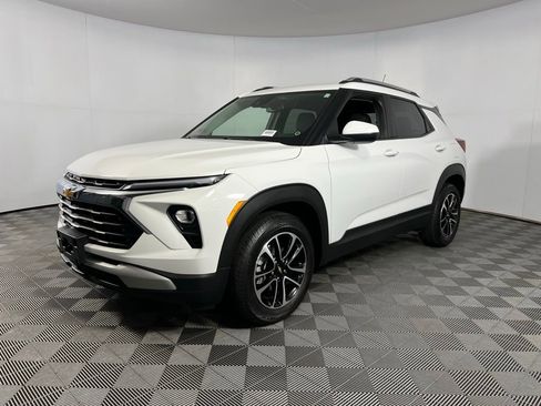 Used 2024 Chevrolet TrailBlazer LT w/ Convenience Package image 3