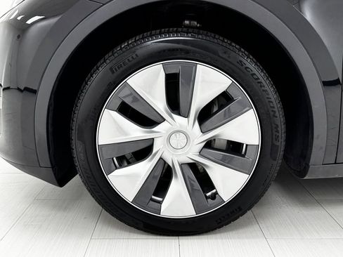 Used 2024 Tesla Model Y Long Range image 45