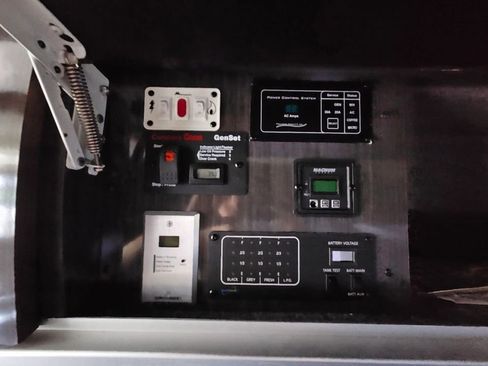 Used 2014 Mercedes-Benz Sprinter 3500 image 51