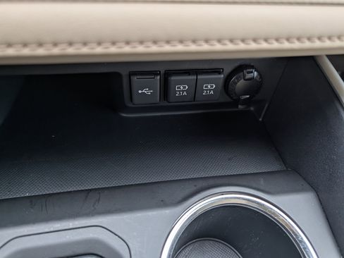 Used 2021 Toyota Highlander XLE image 32