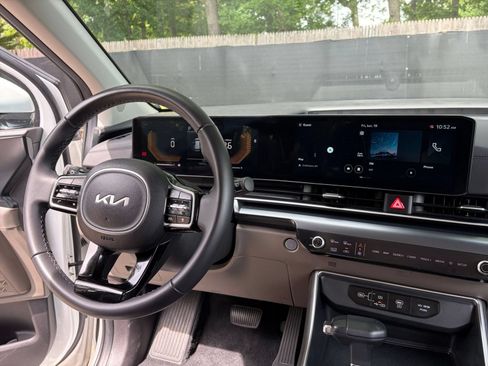 Used 2026 Kia Carnival FWD image 36