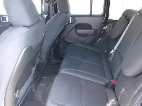 Used 2025 Jeep Wrangler Unlimited Rubicon 4xe w/ Safety Group AWD/4WD image 16