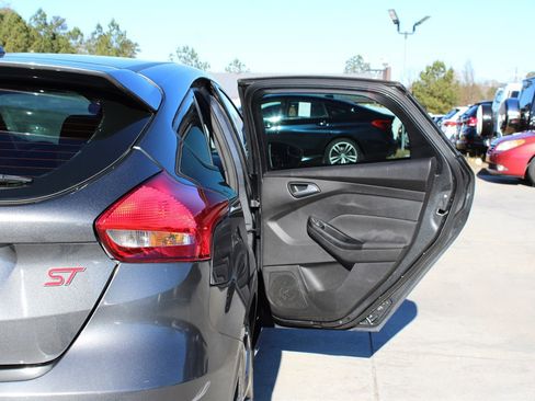 Used 2018 Ford Focus ST image 33