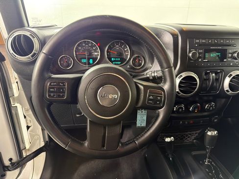 Used 2015 Jeep Wrangler Sahara w/ Connectivity Group image 14