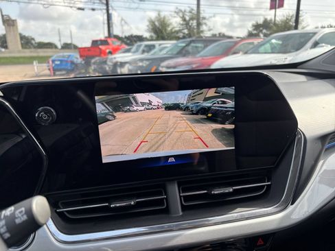 Used 2025 Chevrolet Trax LT w/ LT Convenience Package FWD image 22