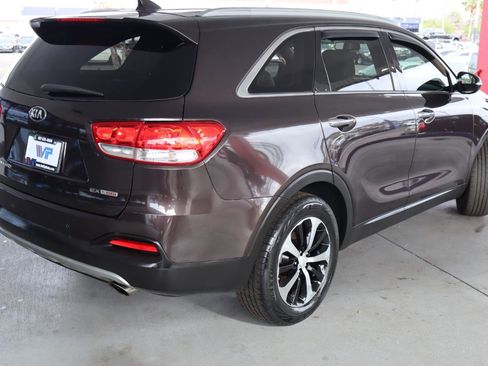 Used 2016 Kia Sorento EX image 5