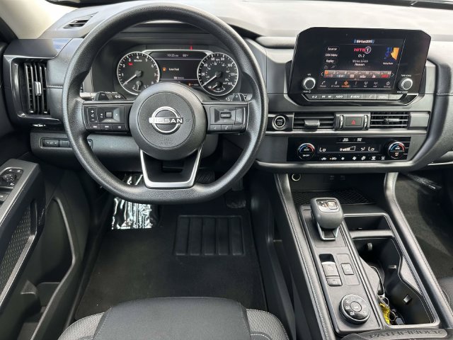 Used 2024 Nissan Pathfinder S AWD/4WD image 2