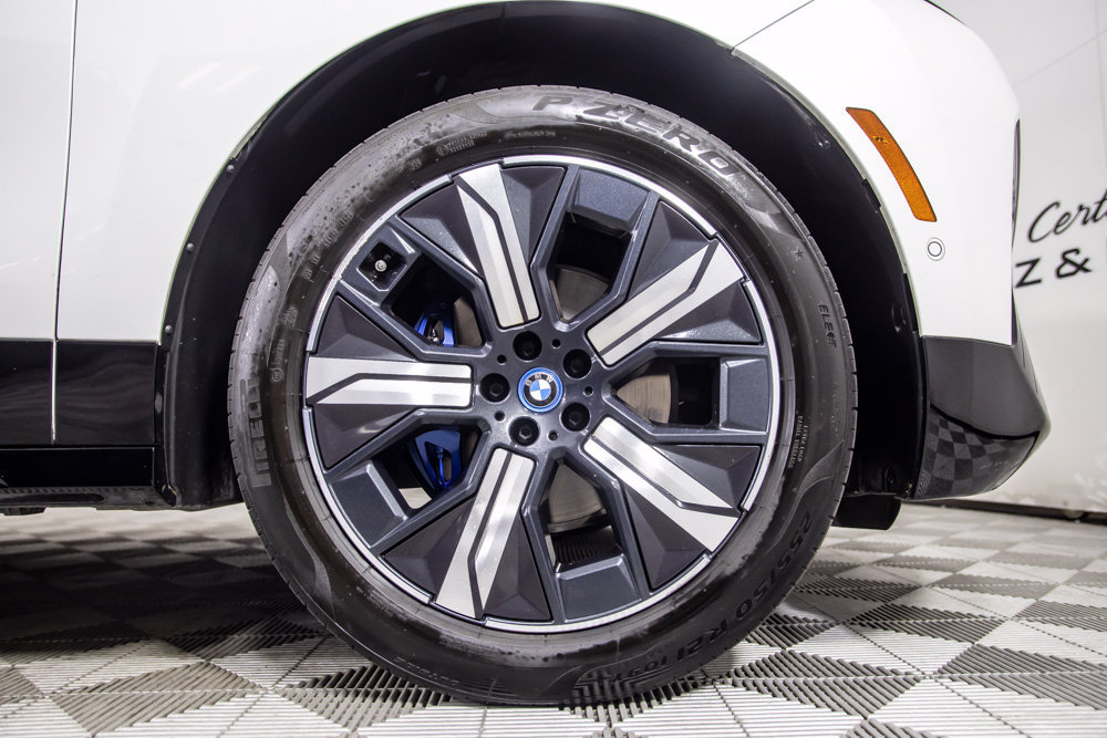 Used 2023 BMW iX xDrive50 w/ Sport Package AWD/4WD image 39
