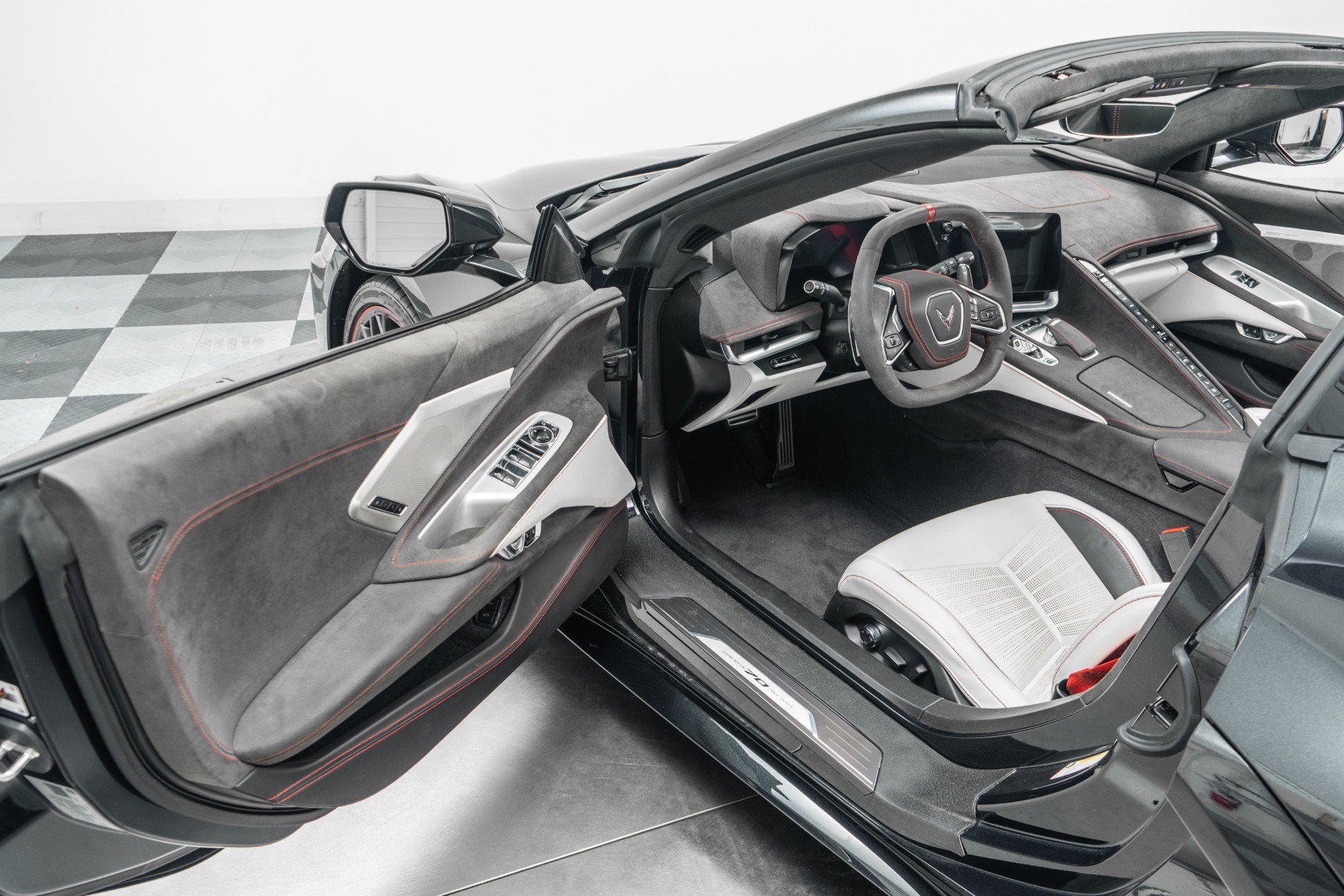 Used 2023 Chevrolet Corvette Stingray Premium Conv w/ Z51 Performance Package RWD image 23