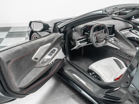 Used 2023 Chevrolet Corvette Stingray Premium Conv w/ Z51 Performance Package RWD image 23