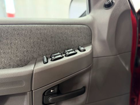 Used 2002 Ford Explorer XLS AWD/4WD image 12