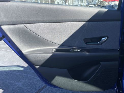 Used 2025 Hyundai Elantra Limited image 11