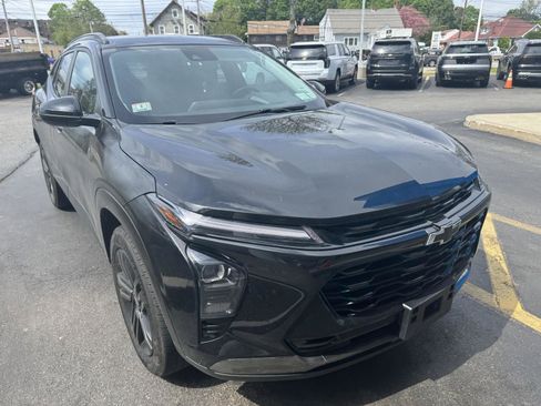 Used 2024 Chevrolet Trax ACTIV w/ Driver Confidence Package FWD image 1