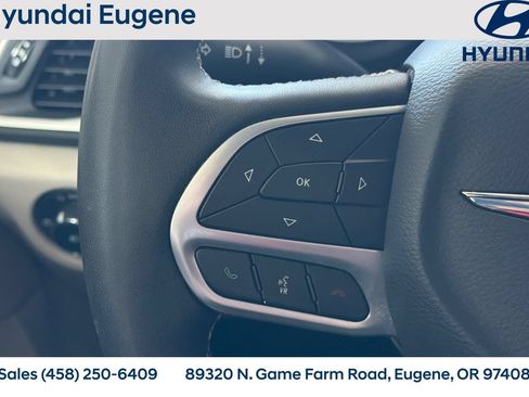 Used 2023 Chrysler Pacifica Touring-L FWD image 29