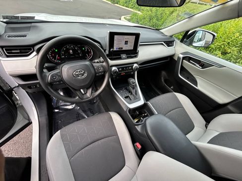 Used 2025 Toyota RAV4 XLE AWD/4WD image 11
