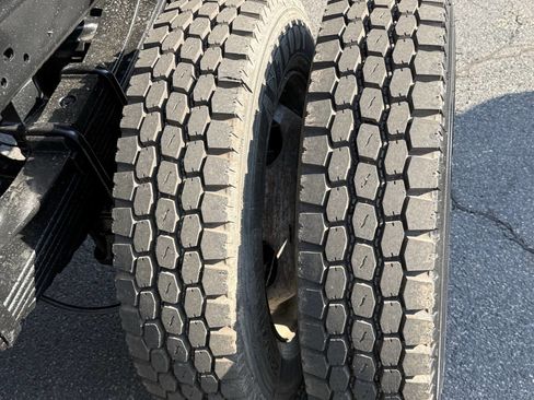 Used 2014 Ford F550 4x4 Regular Cab Super Duty image 14