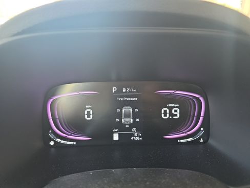Certified 2025 Kia Soul LX w/ LX Technology Package FWD image 18