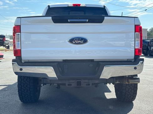 Used 2019 Ford F250 Lariat w/ Chrome Package image 5