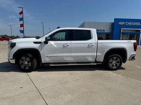 Used 2022 GMC Sierra 1500 SLE w/ X31 Off-Road Package AWD/4WD image 2