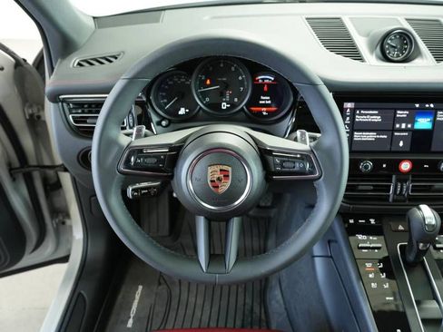 Certified 2025 Porsche Macan image 13