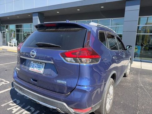 Used 2019 Nissan Rogue S w/ Special Edition Package FWD image 6