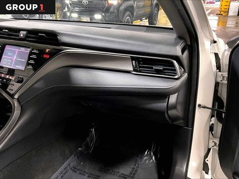 Certified 2019 Toyota Camry SE image 18