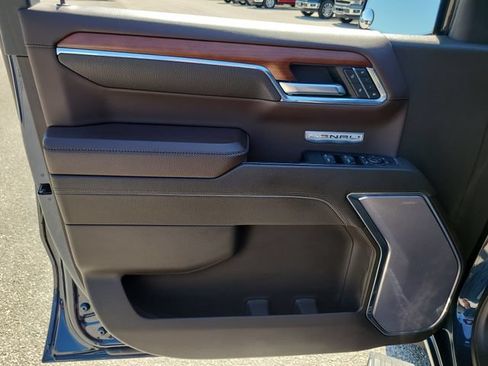 Used 2023 GMC Sierra 1500 Denali w/ Technology Package AWD/4WD image 16
