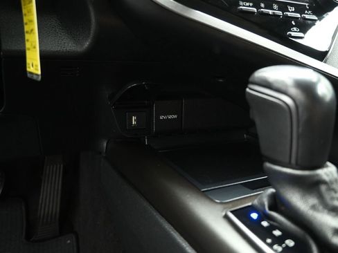 Used 2022 Toyota Camry SE image 16