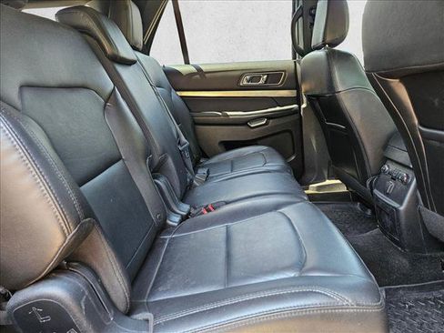 Used 2018 Ford Explorer XLT w/ Equipment Group 202A FWD image 20