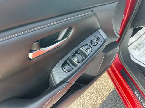 Used 2024 Nissan Sentra SV FWD image 11