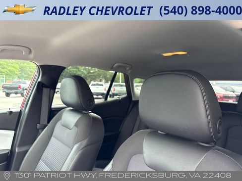 Used 2025 Chevrolet Trax LT FWD image 3