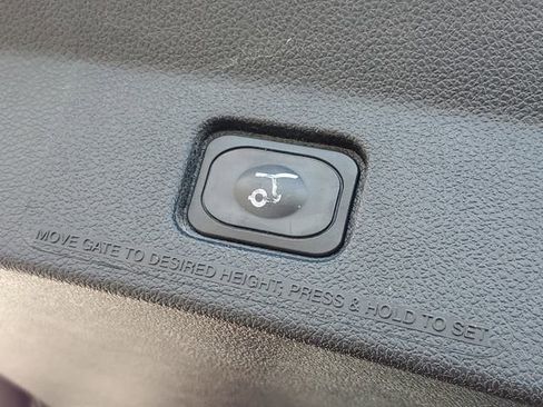 Used 2017 Ford Explorer XLT w/ Equipment Group 202A FWD image 36