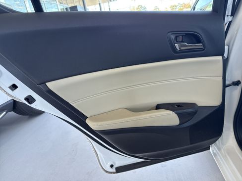 Used 2016 Acura ILX w/ Premium Package image 24