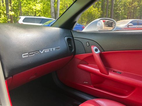 Used 2006 Chevrolet Corvette Coupe w/ Preferred Equipment Group RWD image 23