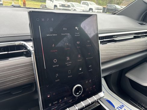 Used 2024 GMC Sierra EV Denali image 19