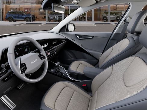 New 2025 Kia Niro SX Touring image 17