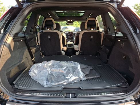 Used 2025 Volvo XC90 T8 Plus w/ Protection Package AWD/4WD image 29